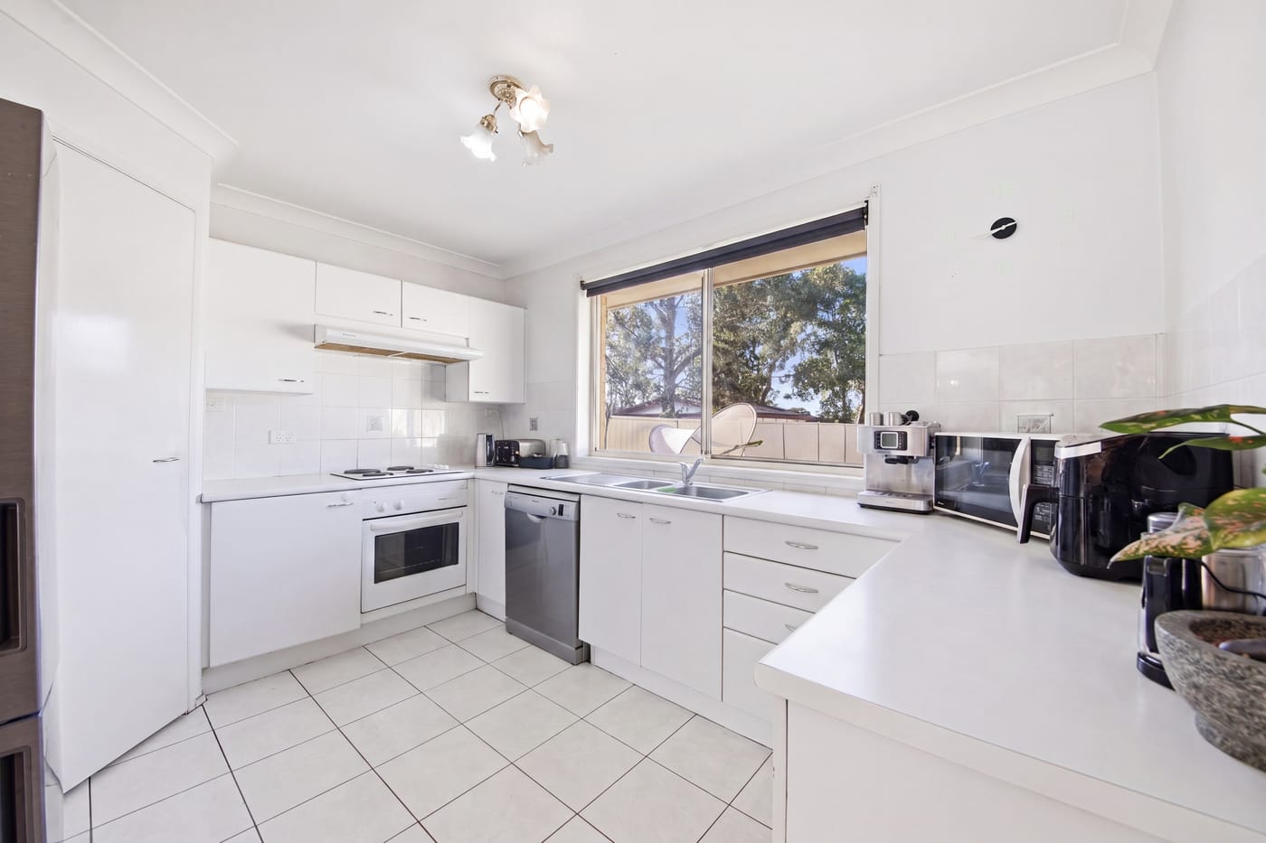 The same kitchen after a digital declutter